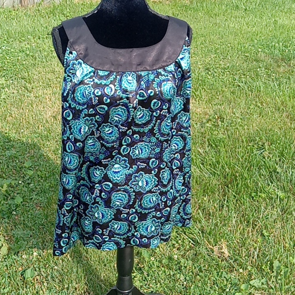 Beautiful Dressy Tank💙